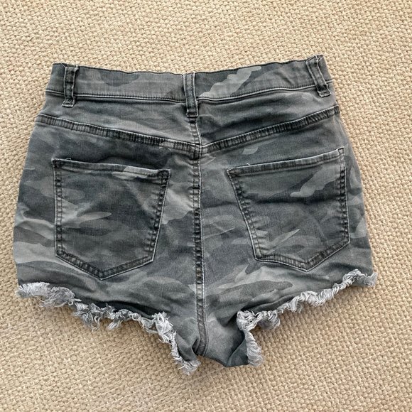 Refuge Camouflage Frayed Distressed Cheeky Shorts 8 - Picture 3 of 3